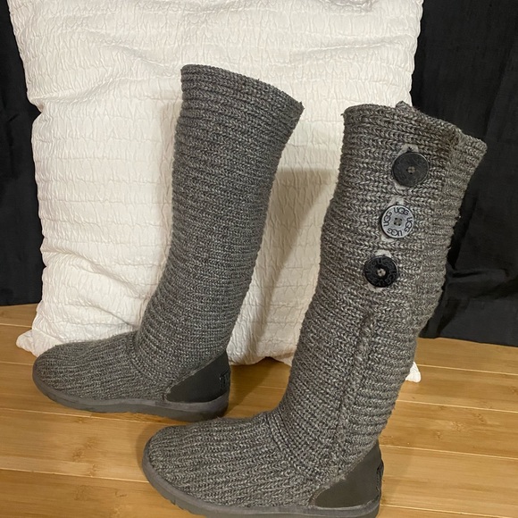 Grey Size 8 UGG Classic Cardy II Button Detailed Boots - Picture 2 of 14